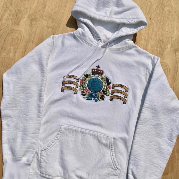 Supreme | Shirts | Supreme Crest Logo 